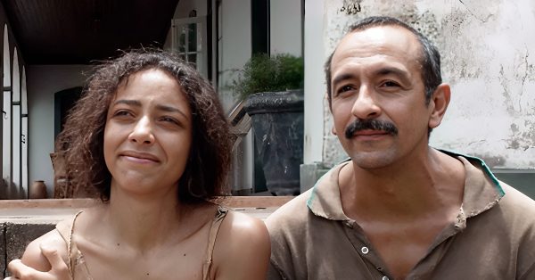 Joana (Alice Carvalho) e Tião Galinha (Irandhir Santos) em Renascer