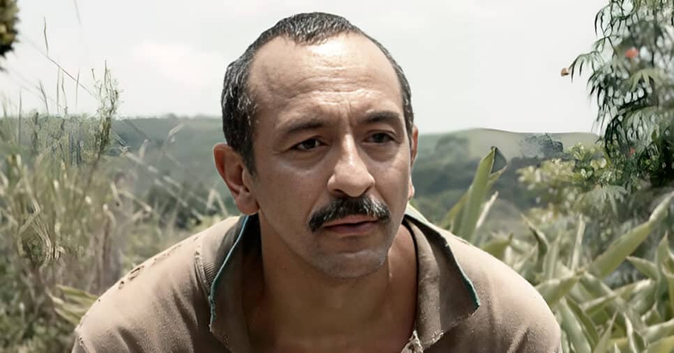 Irandhir Santos como Tião Galinha em Renascer