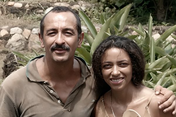 Tião Galinha (Irandhir Santos) e Joana (Alice Carvalho) em Renascer