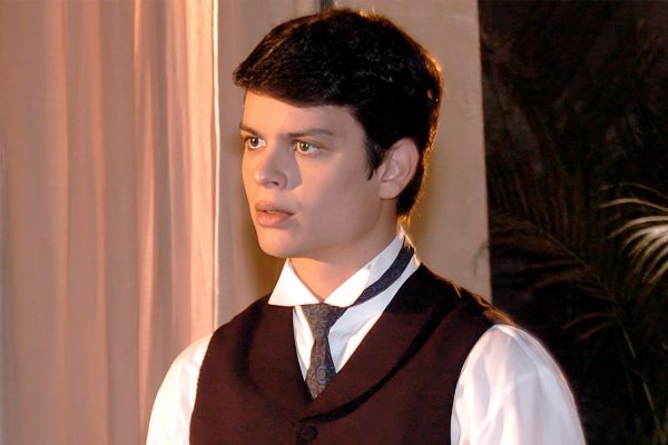 Eduardo Pires como José Coutinho em Sinhá Moça