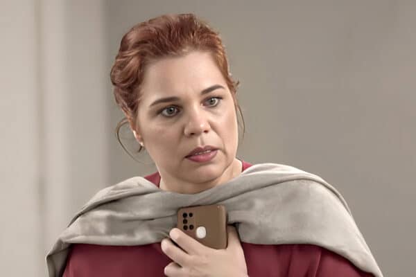 Isabel Teixeira como Helena em Elas por Elas