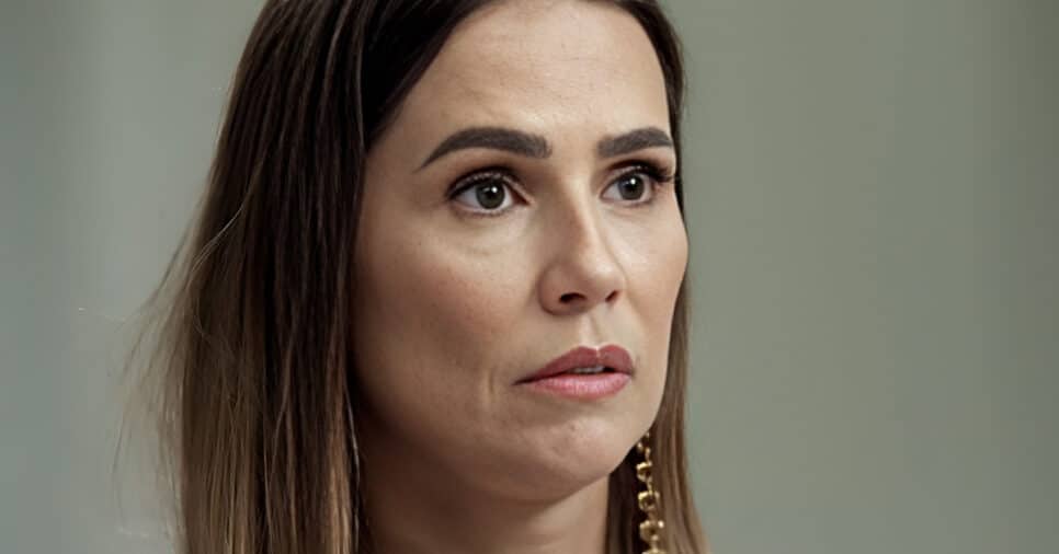 Deborah Secco como Lara em Elas por Elas