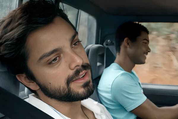 Rodrigo Simas e Juan Paiva em Renascer