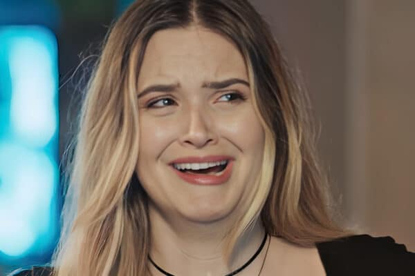 Juliana Paiva como Electra em Família é Tudo