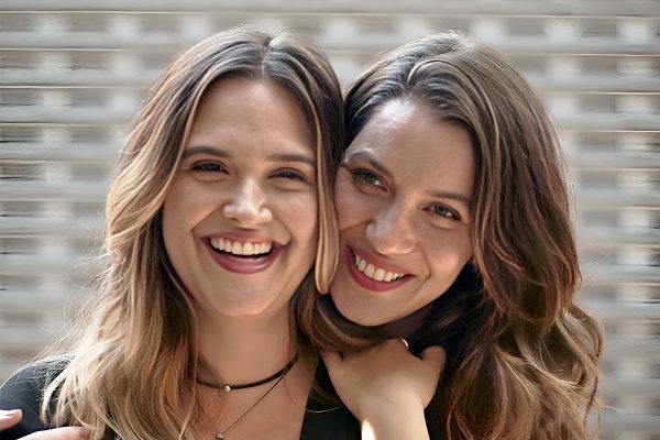 Juliana Paiva e Nathalia Dill em Família é Tudo