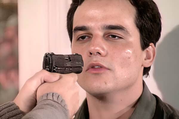 Wagner Moura como Olavo em Paraíso Tropical