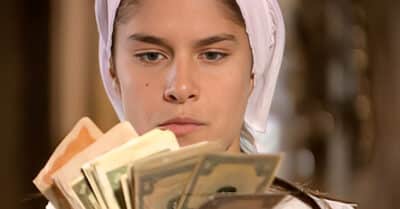 Priscila Fantin como Serena em Alma Gêmea