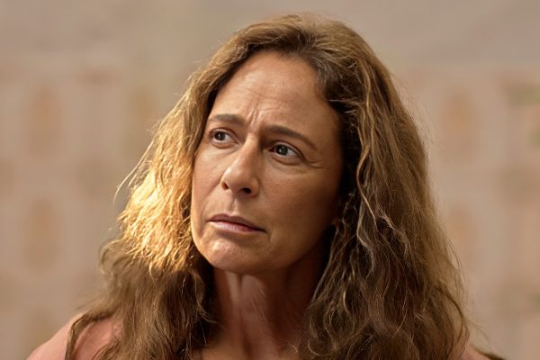 Andrea Beltrão como Zefa Leonel em No Rancho Fundo