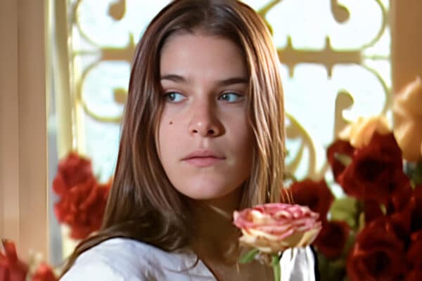 Priscila Fantin como Serena em Alma Gêmea