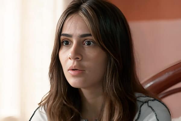 Giullia Buscacio em Renascer