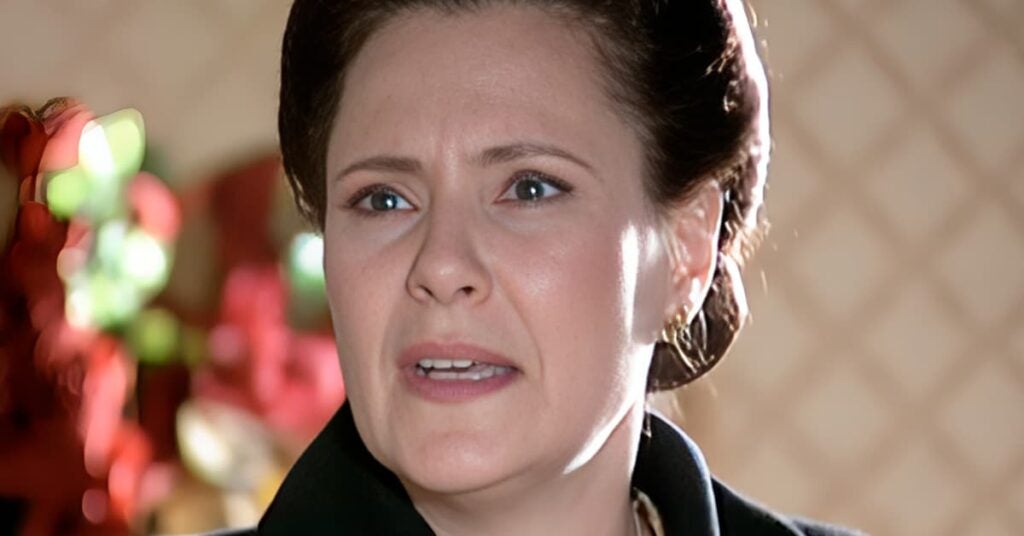 Elizabeth Savalla como Agnes em Alma Gêmea