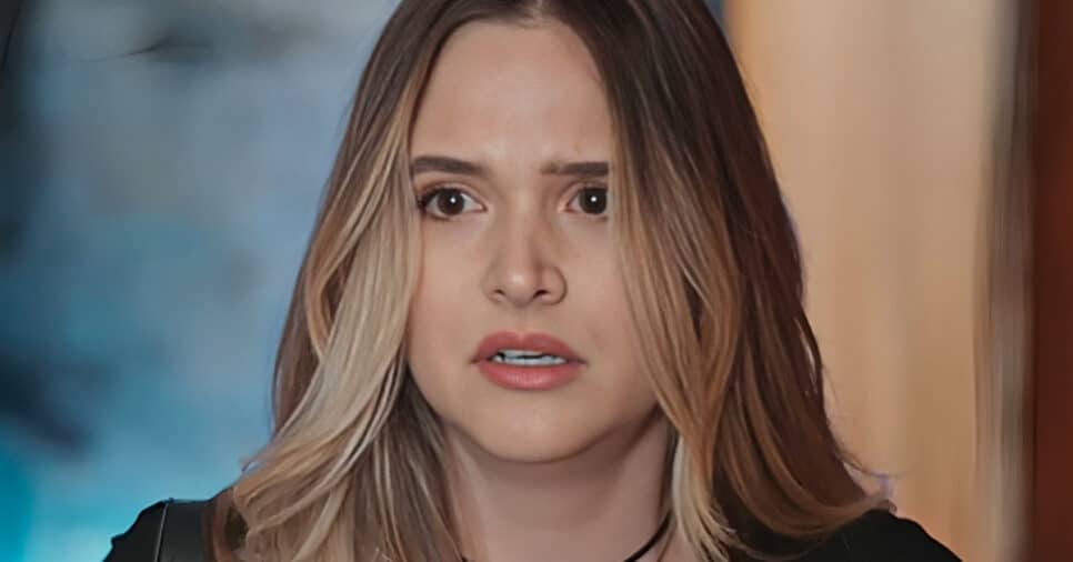 Juliana Paiva como Electra em Família é Tudo