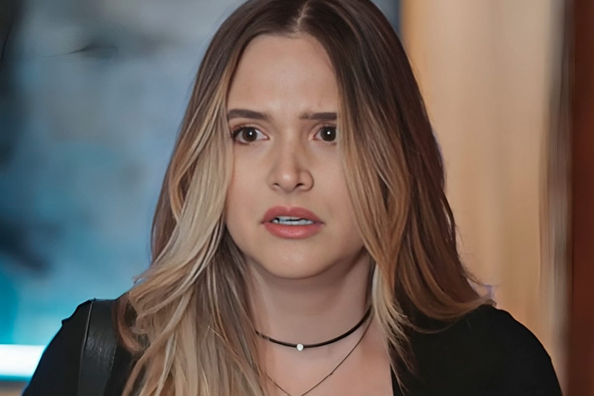 Juliana Paiva como Electra em Família é Tudo