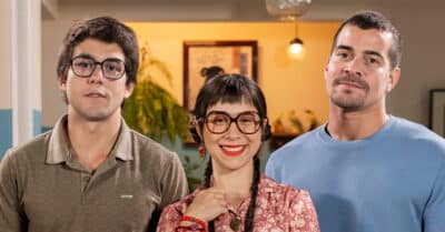 Guto (Daniel Rangel), Lupita (Daphne Bozaski) e Júpiter (Thiago Martins) em Família é Tudo