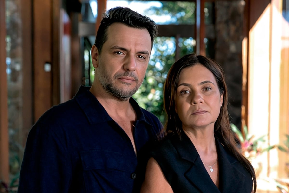 Molina (Rodrigo Lombardi) e Mércia (Adriana Esteves) em Mania de Você