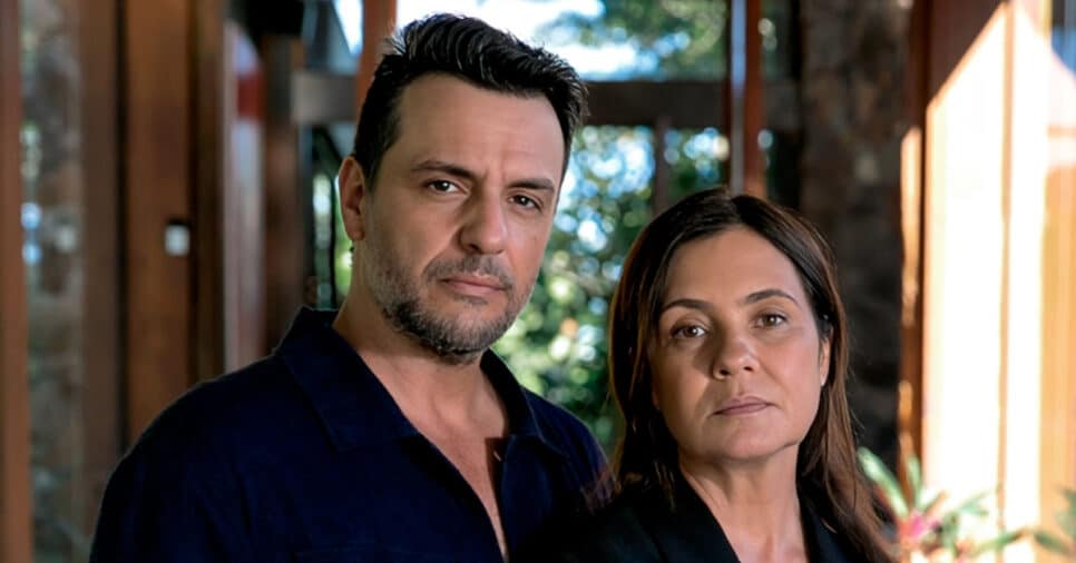 Molina (Rodrigo Lombardi) e Mércia (Adriana Esteves) em Mania de Você