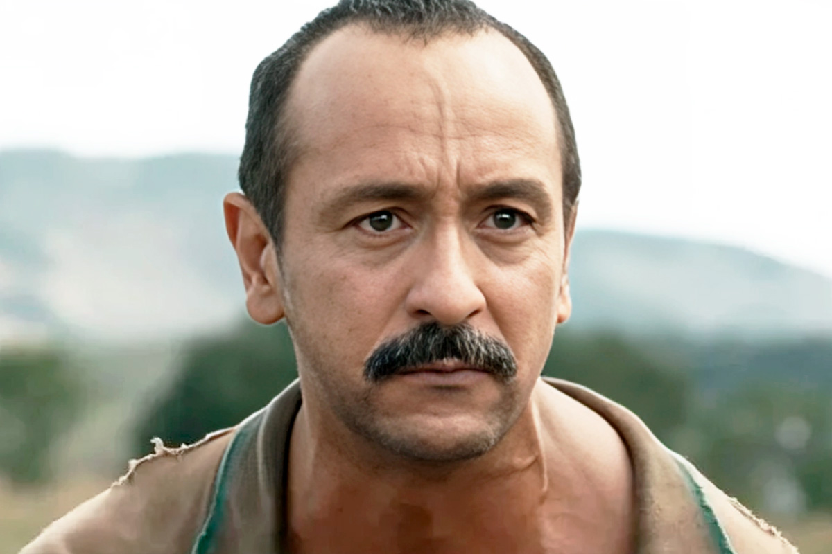 Irandhir Santos como Tião em Renascer