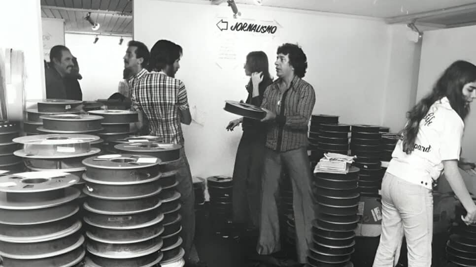 Funcionários salvando as fitas da Globo em 1976