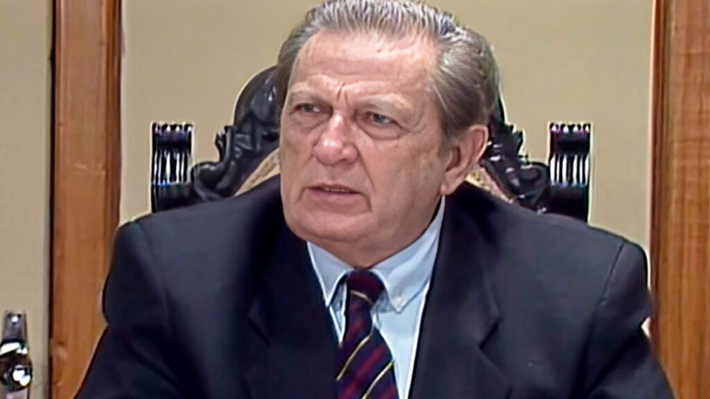 Alberto Perez em A Viagem